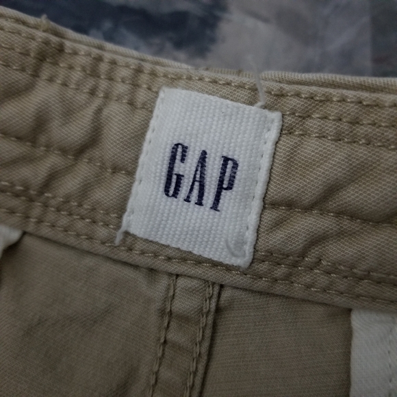 GAP | khaki 10 inch shorts - Picture 3 of 6